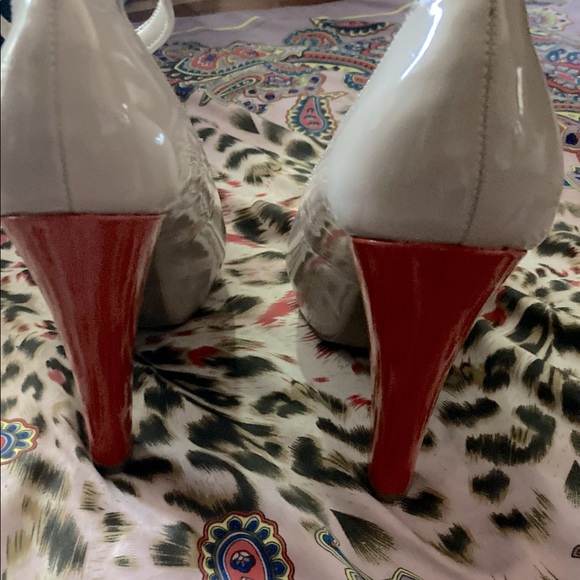 GUESS CHUNKY HEELS - Picture 4 of 6